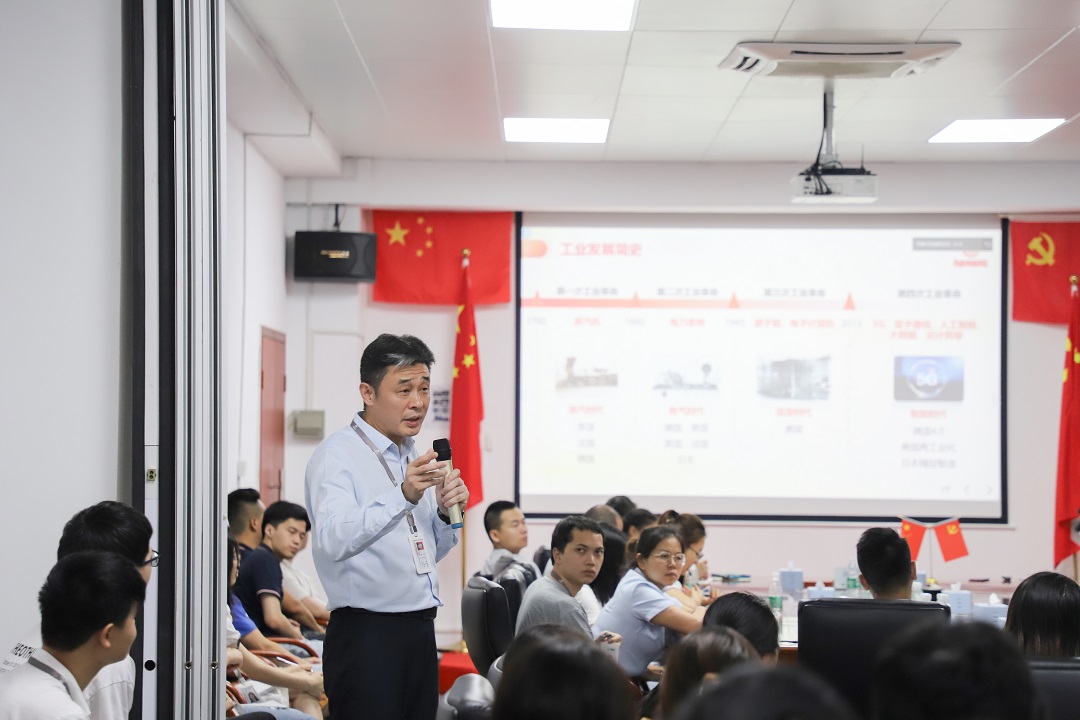 02何志明-修.jpg